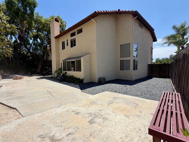 Building Photo - Spacious Five Bedroom in Rancho Del Oro