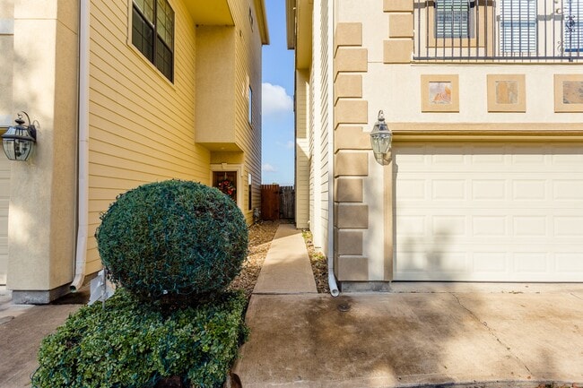 Building Photo - 10658 Clearview Villa Pl