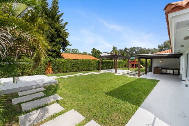 Building Photo - Winged Foot Drive, Hialeah, FL 33015 - 4 BR 3 BA house