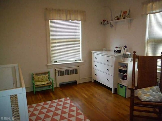 Building Photo - Larchmont