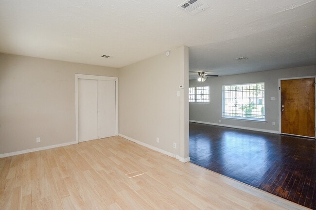 Building Photo - 10214 Rockaway Dr