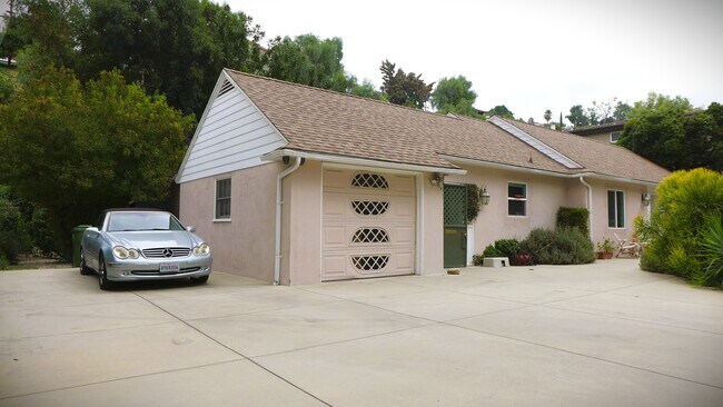 Building Photo - 5140 Alhama Dr