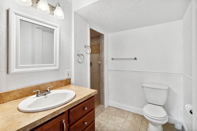Building Photo - PENDING APPLICATION- Charming 1/1 Home in ...