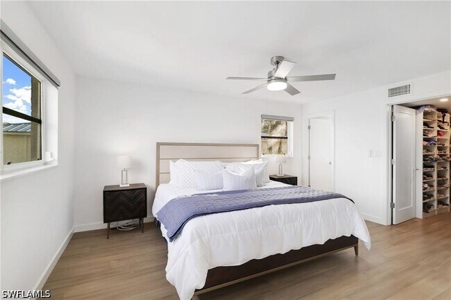 Building Photo - 9486 Gulf Shore Dr
