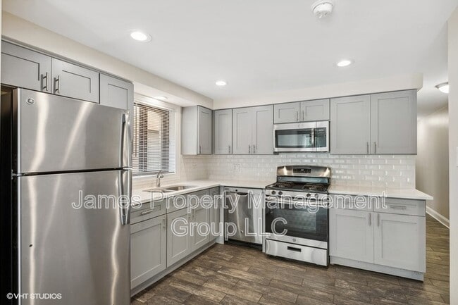 Building Photo - 3936 N Narragansett Ave