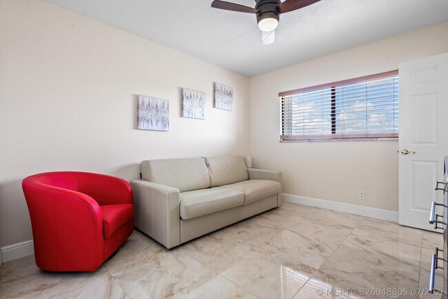Building Photo - 7290 Kinghurst Dr