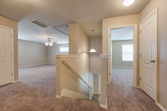 Building Photo - ** $500 Off Move-in Special ** Gorgeous 4 ...