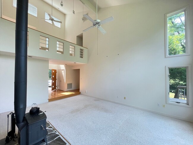 Building Photo - COMMUTERS DREAM!  PRIVATE ACREAGE STAFFORD AND MINUTES TO VRE