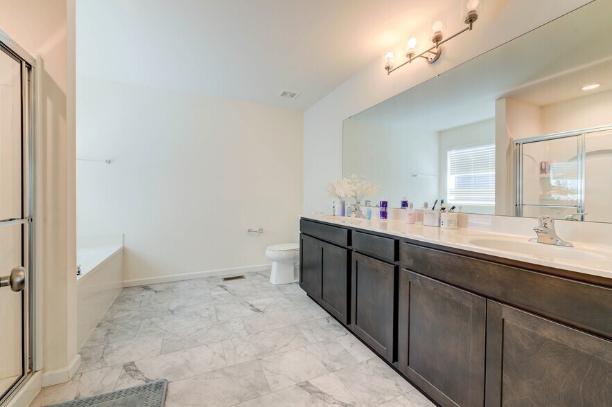 Building Photo - 732 Fox Creek Dr