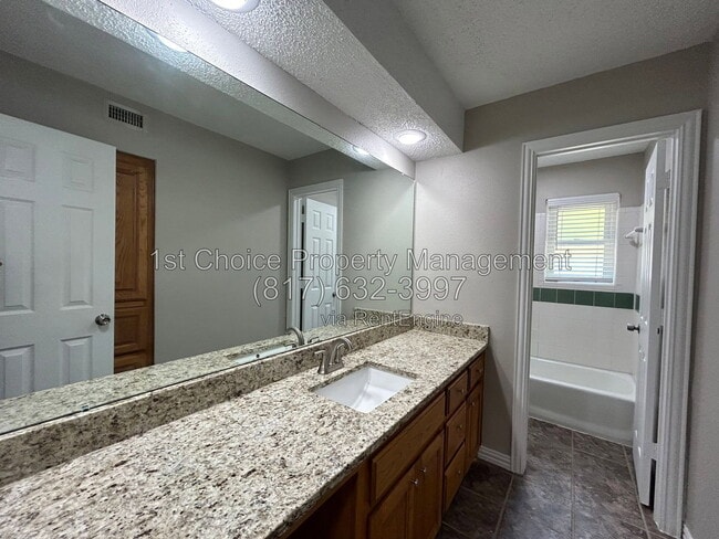 Building Photo - 1516 Oakridge Ct W