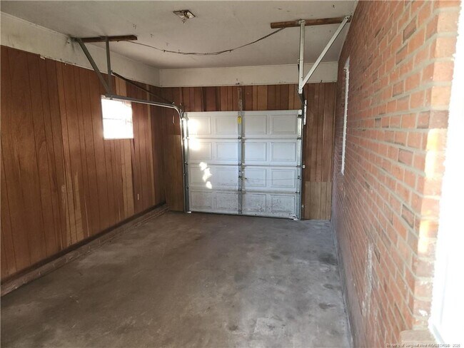 Building Photo - 3231 Rogers Dr