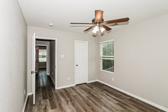 Building Photo - 17818 Aveleigh Ln