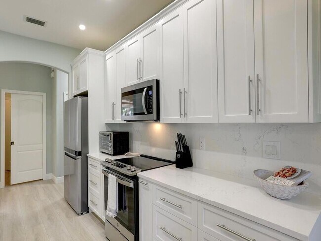 Building Photo - 309 Swallowtail Ln