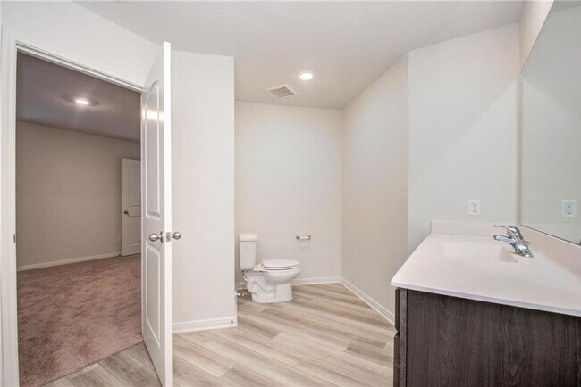 Building Photo - Charming 3BR House in Cleveland