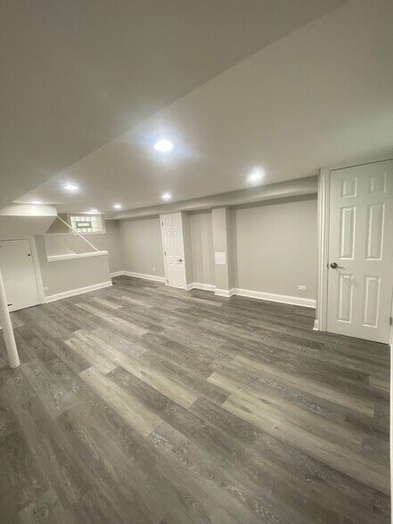 Building Photo - 735 Hull Ave