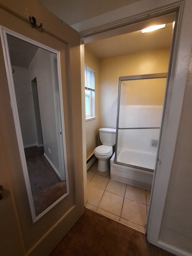 Building Photo - Ground-Level 1 Bed with Front Patio – Walk...