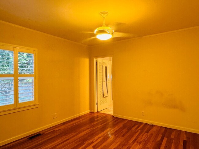 Building Photo - Charming 2 Bed, 2 Bath Home near UOP