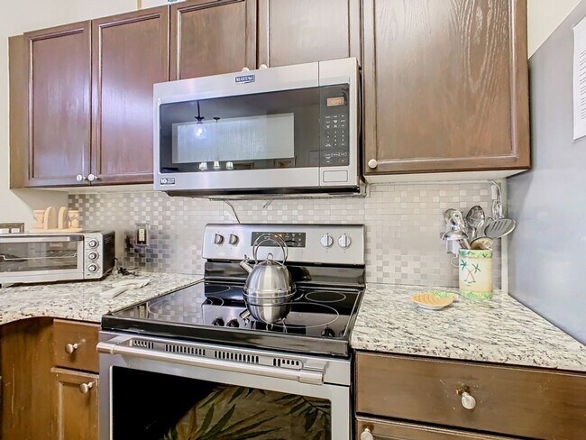 Building Photo - 2314 Silver Palm Dr