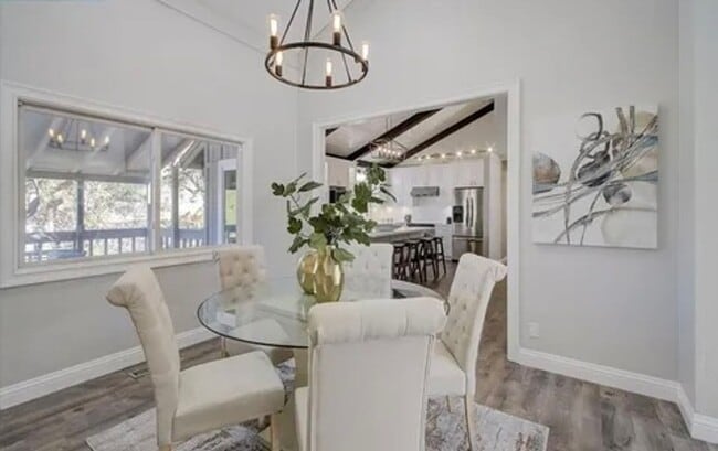 Building Photo - Spacious Single Family Home