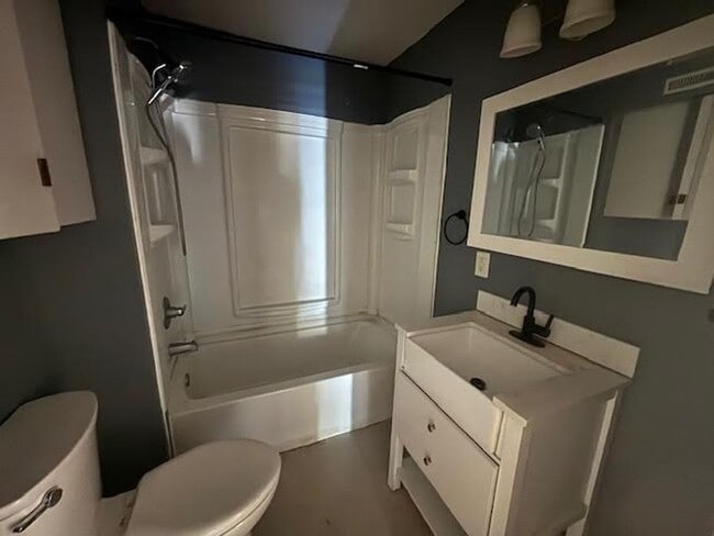 Building Photo - 2 Bedroom in Bethalto