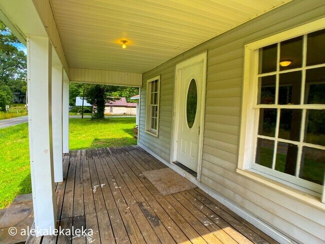 Building Photo - Julian 4 Bedroom, 2 Bathrooms Incredible F...