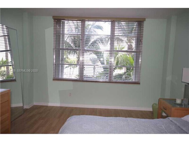 Building Photo - 5161 Collins Ave