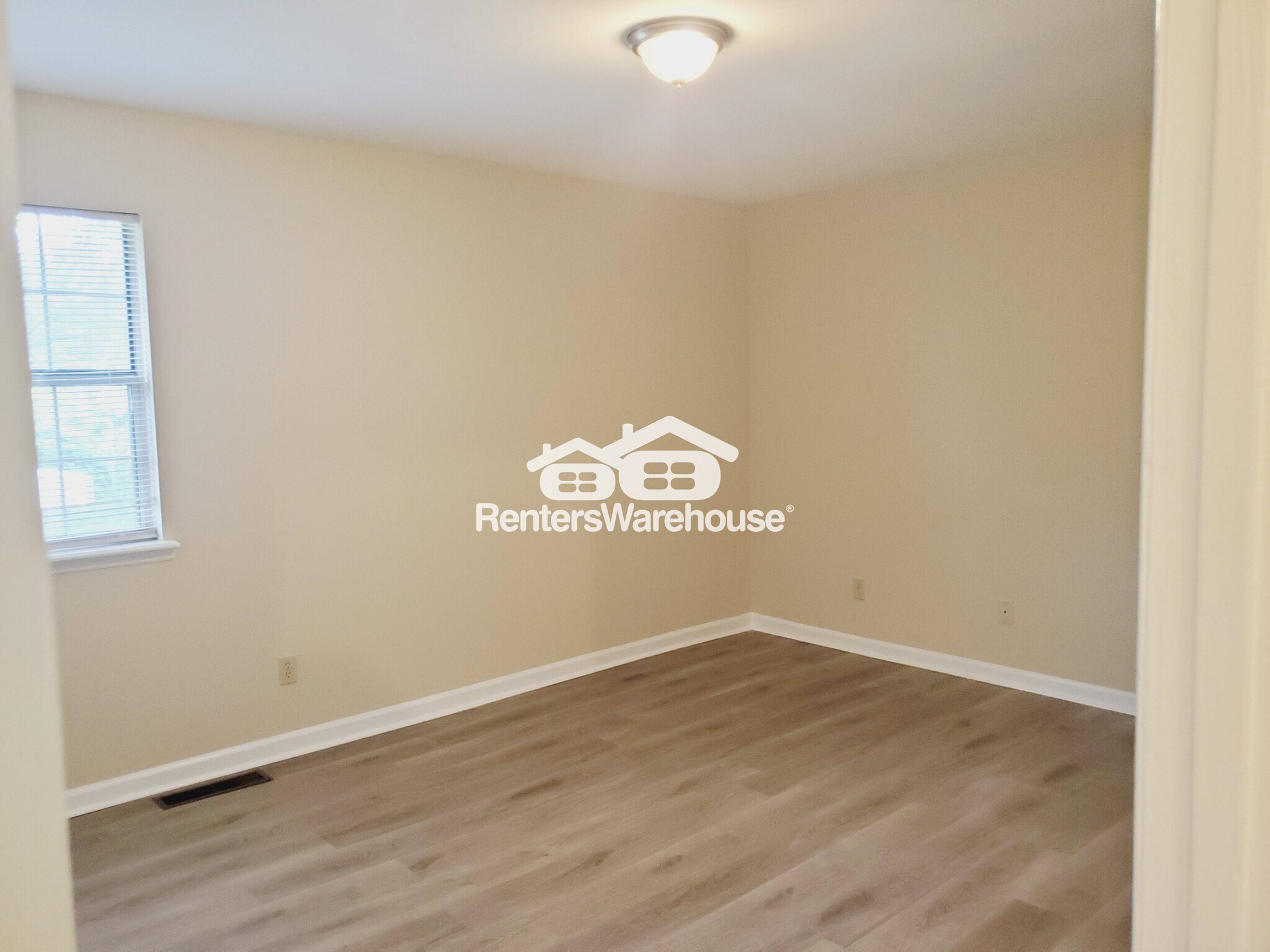 Building Photo - 2531 Country Lake Cir