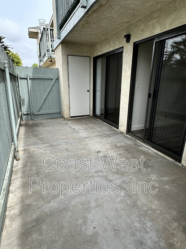 Building Photo - 382 Acacia Ave