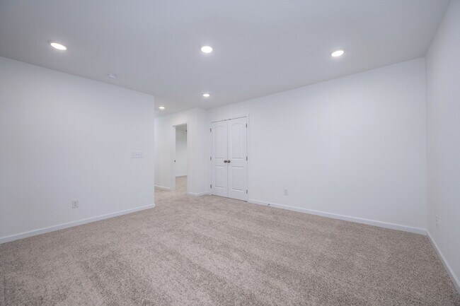 Building Photo - Spacious Old Hickory Townhome with Loft & Walk-In Closets