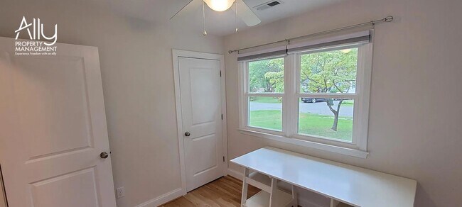 Building Photo - 290 Windfield Cir