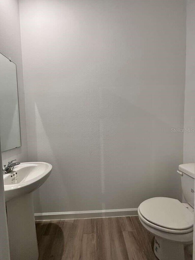 Building Photo - 9872 Walkway Dr