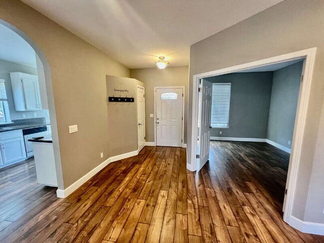 Building Photo - 1605 Paseo Flores Dr