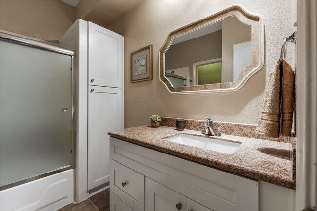 Building Photo - 8055 Cambridge St