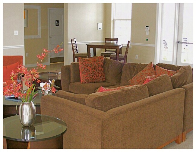 Building Photo - 1670 Mohegan Dr