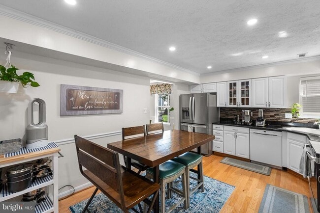 Building Photo - 4254 Mockingbird Cir