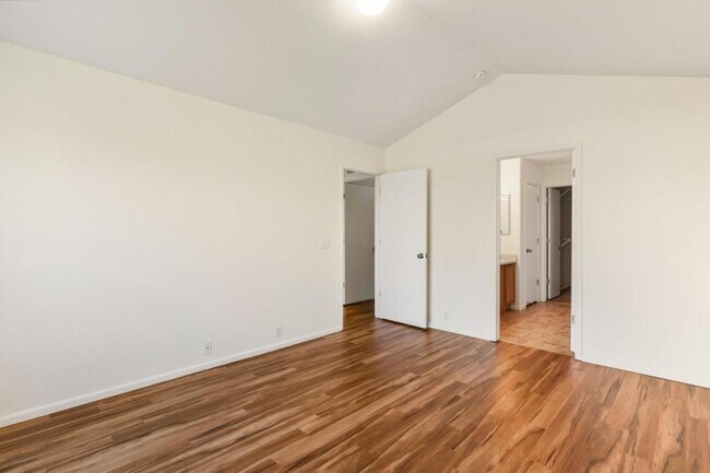 Building Photo - 8402 Snowdrop Ct