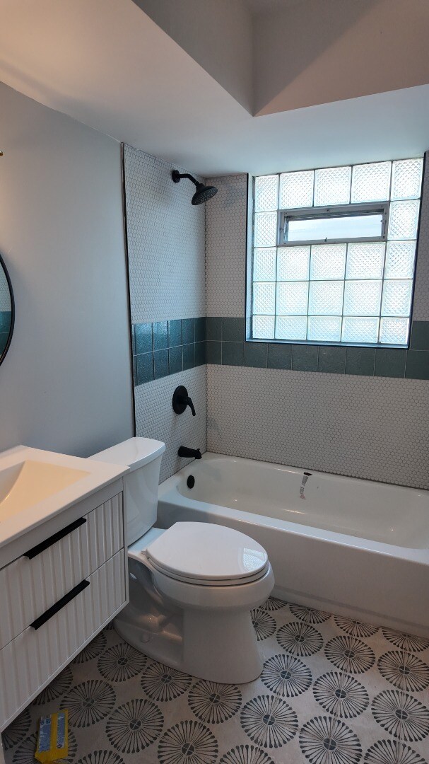 Building Photo - Stylishly Updated 2-Bedroom Apartment in the Heart of Pleasant Ridge