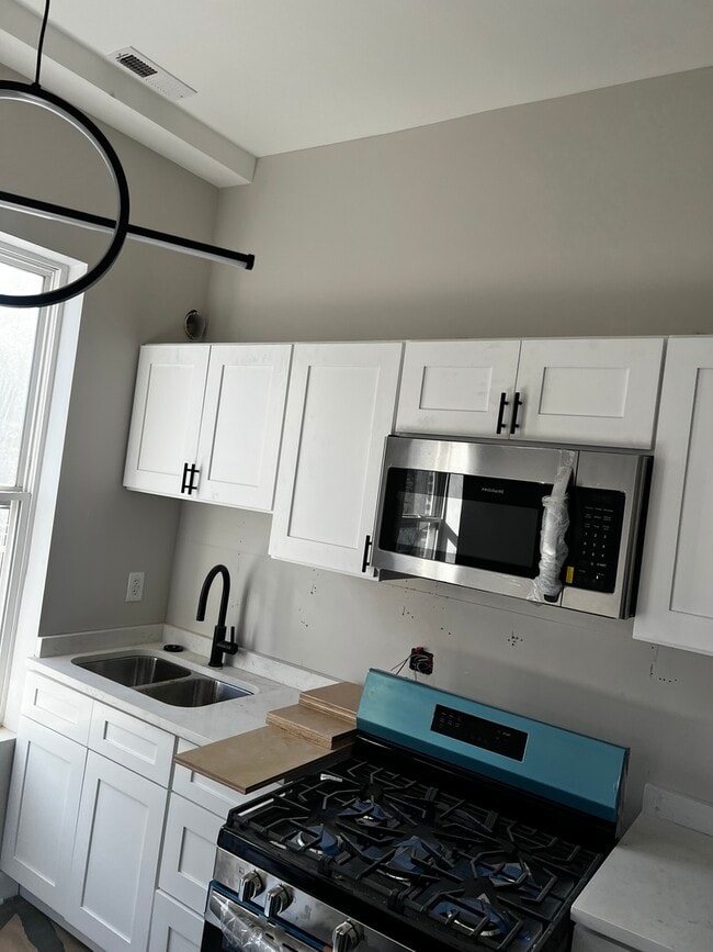 Building Photo - 5910 S Michigan Ave