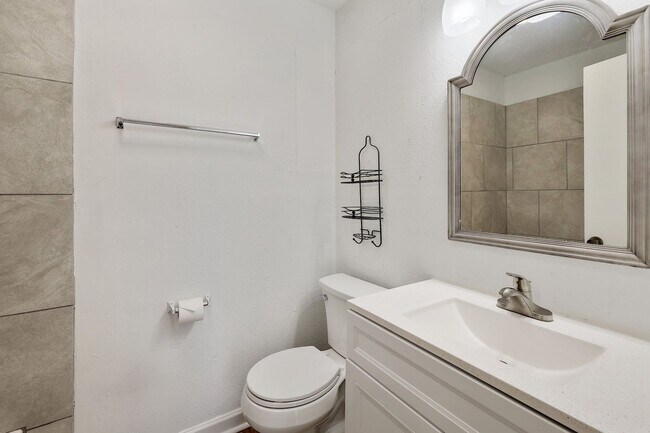 Building Photo - Spacious 3/2 home in South Austin