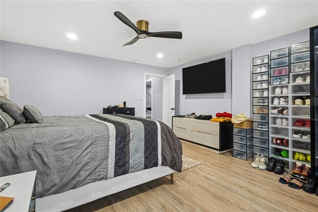 Building Photo - 915 Lost Forest Dr NW