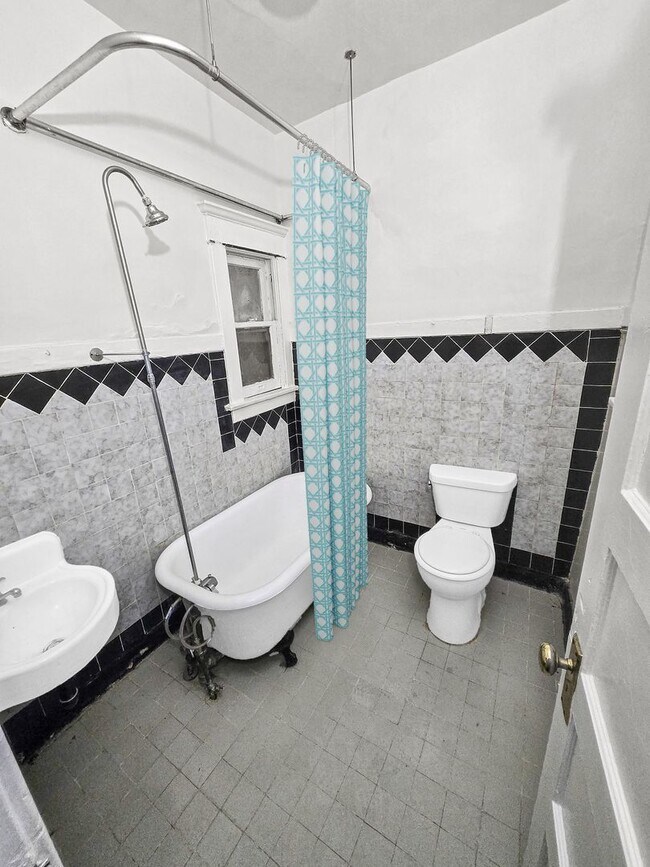 Building Photo - 1 Bed 1 Bath within USC patrol zone
