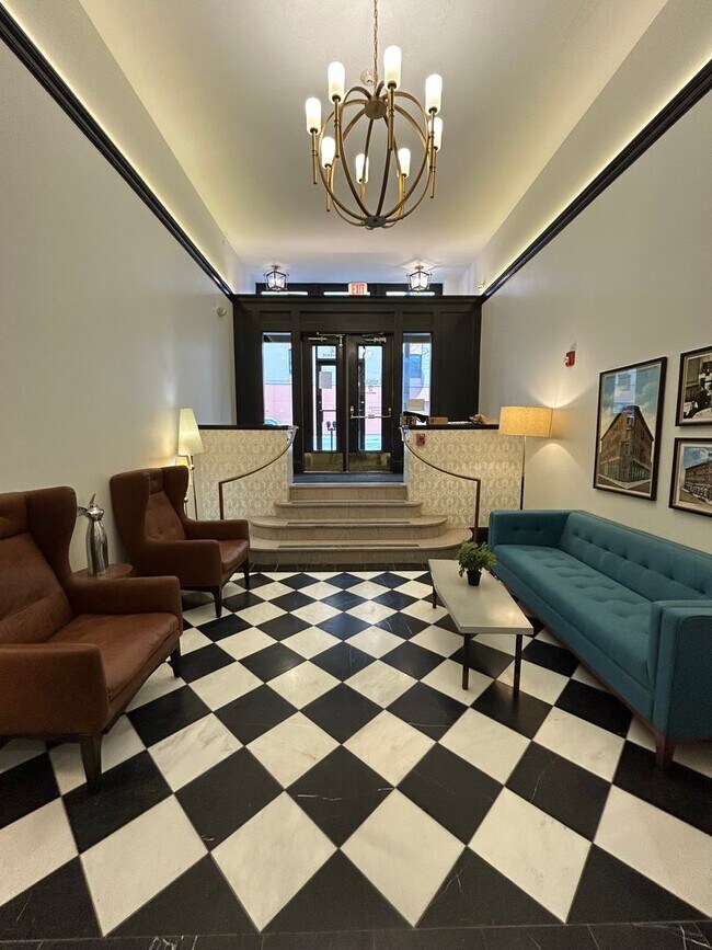 Building Photo - Adorable Studio Apartment in Downtown Omaha