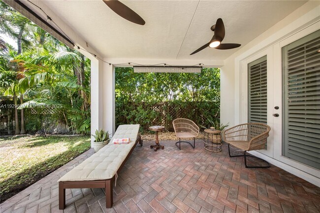 Building Photo - 3922 SW 60th Ave