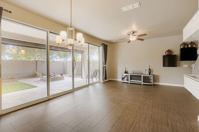 Building Photo - 5912 S 35th Pl