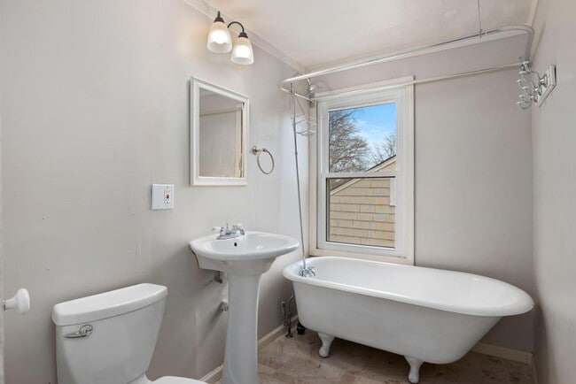 Building Photo - Charming 3-Bedroom Waldo Home with Porch Swing & Hardwood Floors