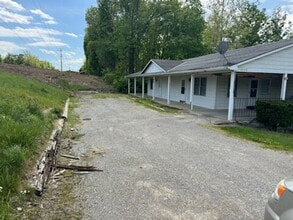 Building Photo - 2 Bed Single Level Apartment
