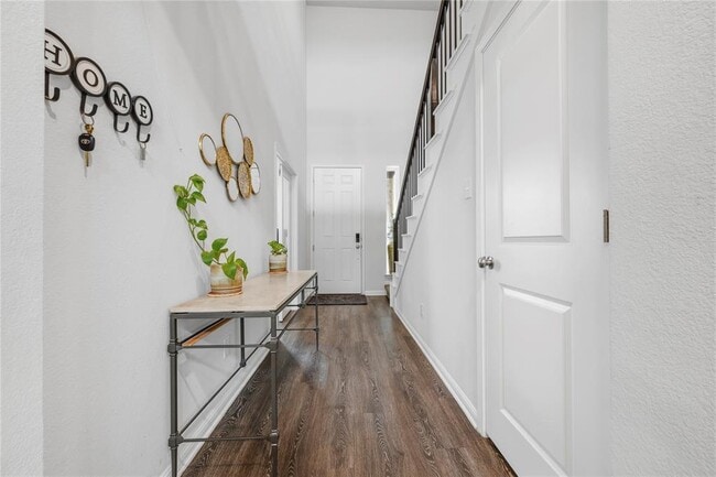 Building Photo - 317 Barton Oak Trl