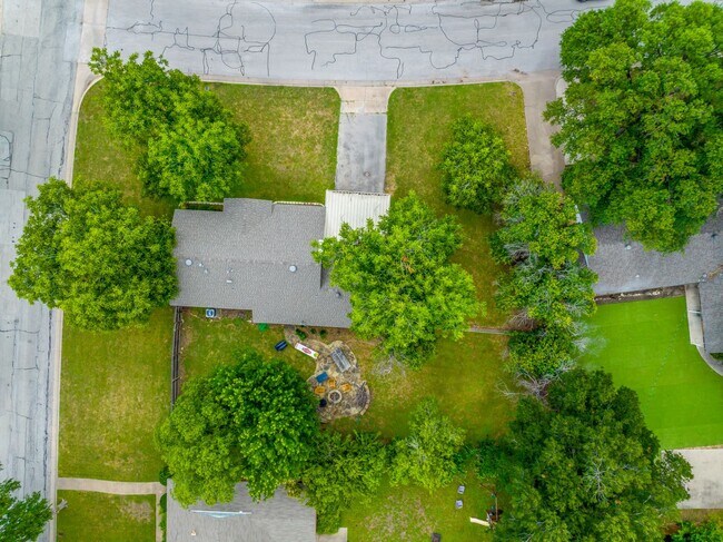 Building Photo - 3500 Corto Ave