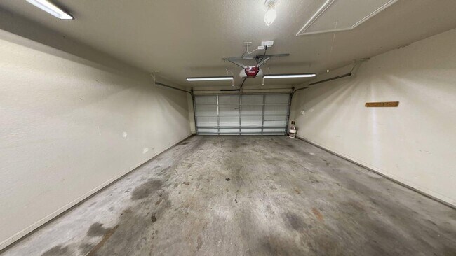 Building Photo - 106 Cedar Ridge Dr