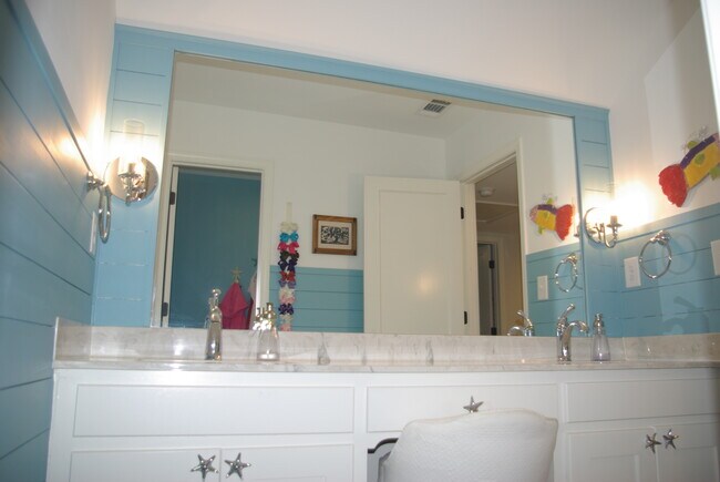 Building Photo - 24 Sevier St